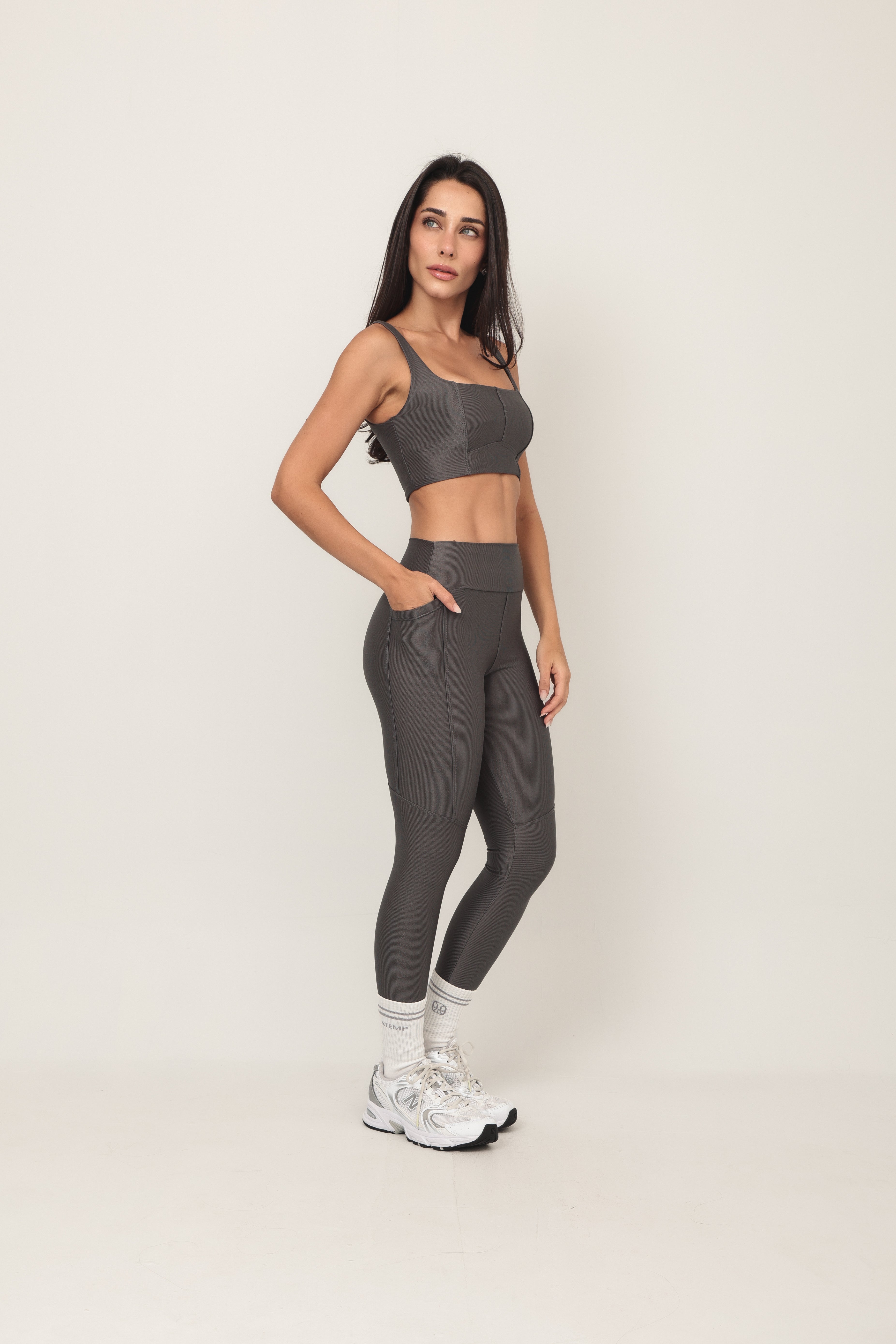 LEGGING RECORTES E BOLSO